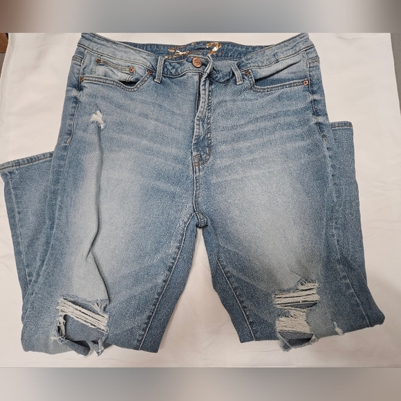 Seven Distressed Light Wash Straight Leg Jeans! - Picture 2 of 7